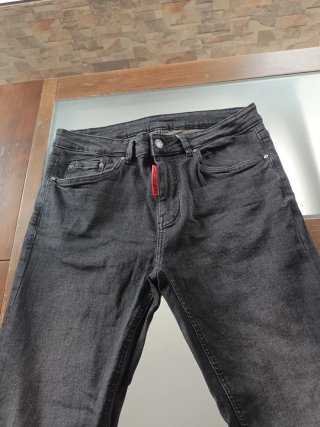 Pantalón vaquero negro