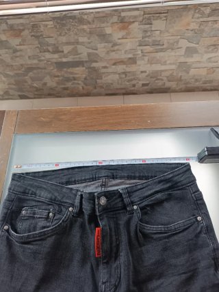 Pantalón vaquero negro