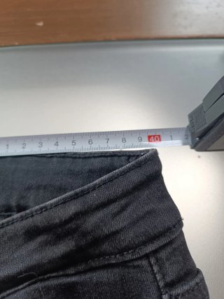 Pantalón vaquero negro