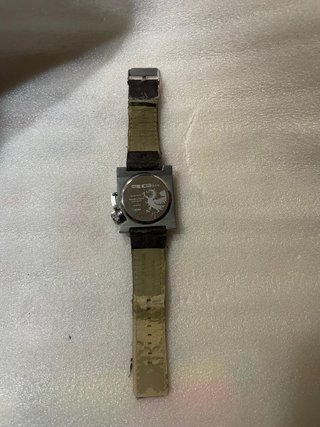 Orologio di design russo, cinturino in pelle resistente all'acqua