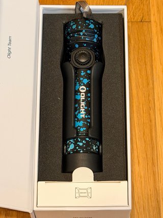 Linterna Olight Seeker 4 Pro Océano Profundo