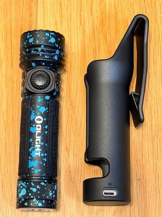 Linterna Olight Seeker 4 Pro Océano Profundo