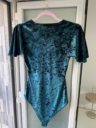 Body terciopelo Bershka verde talla S