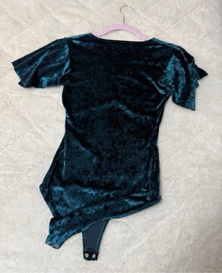 Body terciopelo Bershka verde talla S