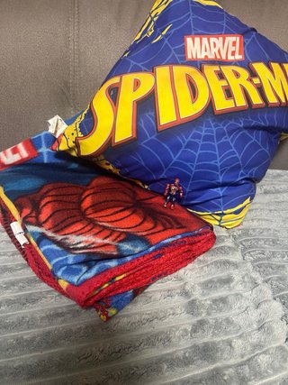 Manta y cojín Spiderman Marvel