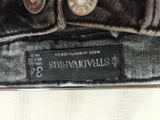 Pantalón vaquero gris acampanado