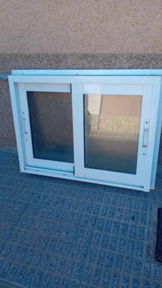 Ventana corredera de aluminio blanca