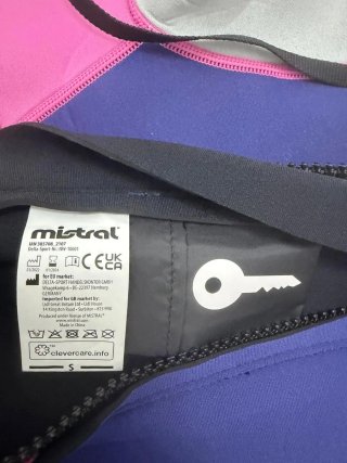 Muta corta rosa, azul y negra