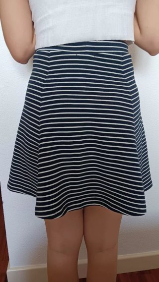 Falda Talla S de rayas azul marino y blanco