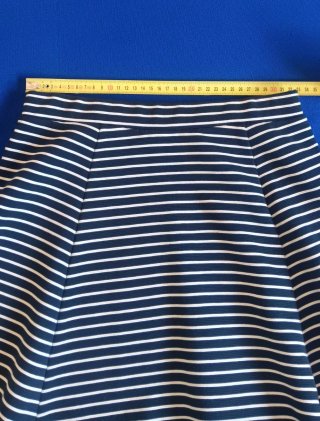 Falda Talla S de rayas azul marino y blanco
