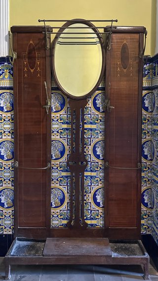 Mueble Perchero de Madera con Espejo Oval