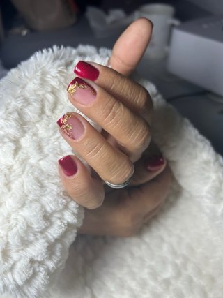 Servicios  de uñas semi permanentes y pedicura