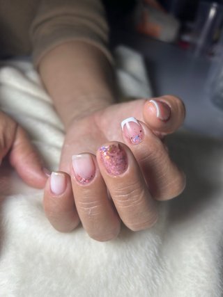 Servicios  de uñas semi permanentes y pedicura