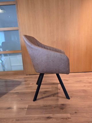 Set Mesa redonda BoConcept y 6 sillas giratorias