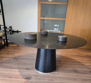 Set Mesa redonda BoConcept y 6 sillas giratorias