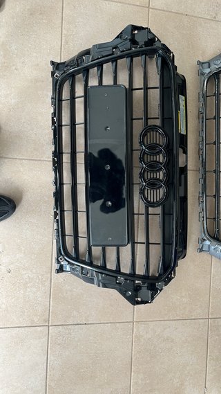 Parrilla Audi A3 8V Negra
