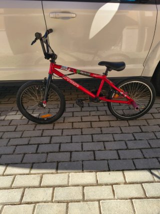 Bicicleta BMX B'Twin Roja y Negra