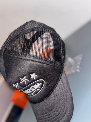Gorra Corteiz Negra con Blanco