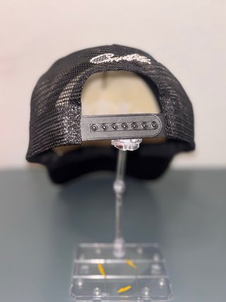 Gorra Corteiz Negra con Blanco
