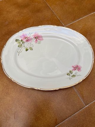 Vajilla de porcelana con flores