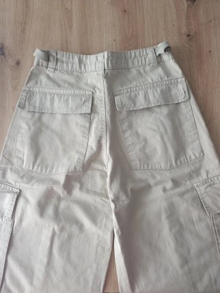 Pantalón cargo beige