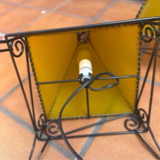 Lámparas de mesilla doradas de cristal y metal
