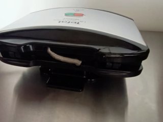 Sandwichera TEFAL Ultracompacta en acero y negro