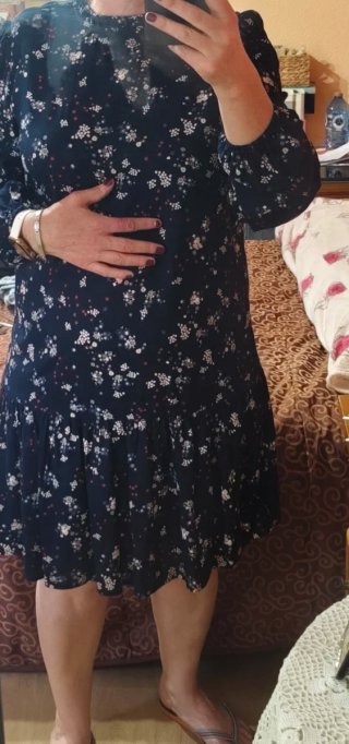 Vestido azul floral con volantes