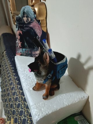 Figura perro pastor alemán portalápices