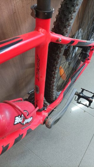 Bicicleta Scott Montaña Roja, poco usata