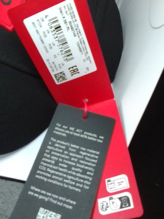 Gorra Hugo Boss Negra con etiqueta