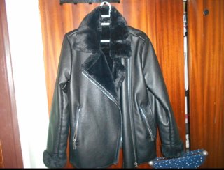 Chaqueta de cuero sintético negra