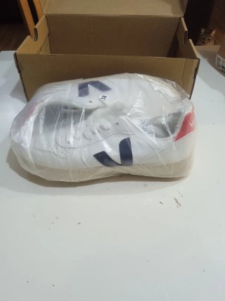 Zapatillas Veja a estrenar,en su caja
