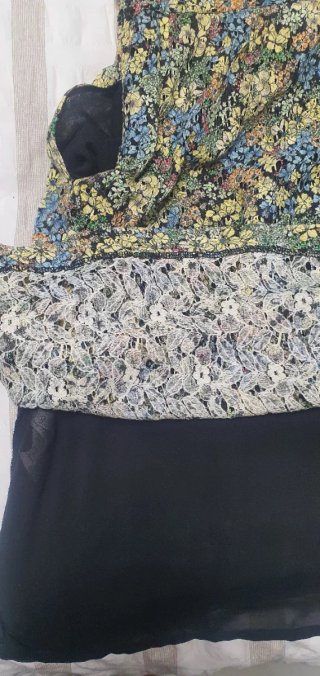 Vestido Zara floral cut-out talla L