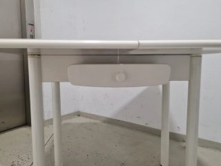 Mesa de cocina plegable.Con cajón.