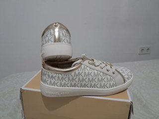Zapatillas Michael Kors Blancas y Doradas