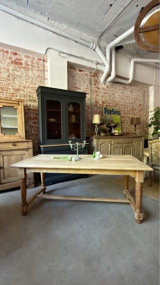 Mesa de comedor de madera