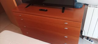 Cómoda de madera marrón