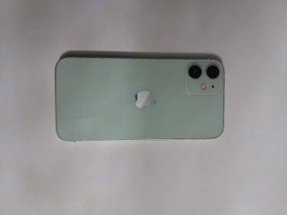 iPhone 12 mini con fundas de regalo