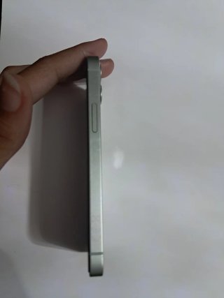 iPhone 12 mini con fundas de regalo