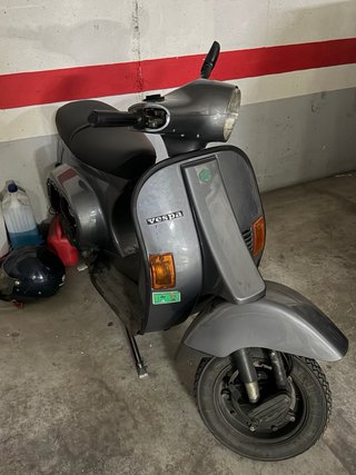 Vespa Gris Scooter