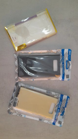 3 custodie per smartphone Samsung Galaxy NOTE 8, nuove, mai usate. Prezzo per ciascuna.