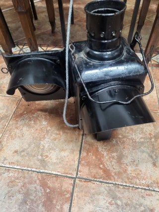Farol Ferroviario Antiguo Electrificado