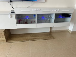 Mueble TV moderno blanco y madera