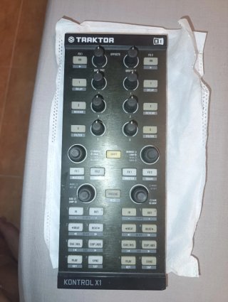 Controlador DJ Traktor Kontrol X1 MK1
