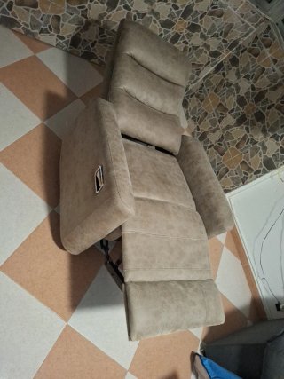 Sofá relax elevable con tirador