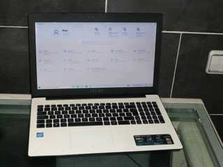 Portátil Asus F553M Blanco y Negro