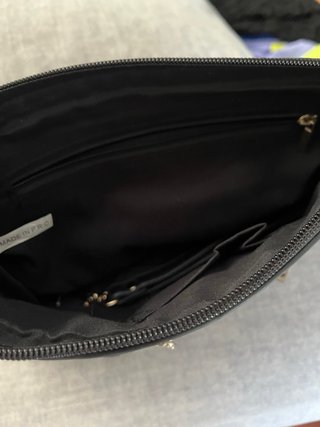 Bolso negro con textura