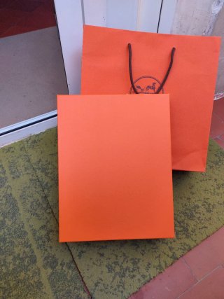 Bolsa y caja Hermes naranja