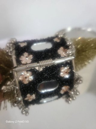 Pulsera Perlas Negras y Espejo Ajustable
